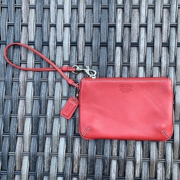 𝅺COACH Red Leather Wristlet - Picture 1 of 14
